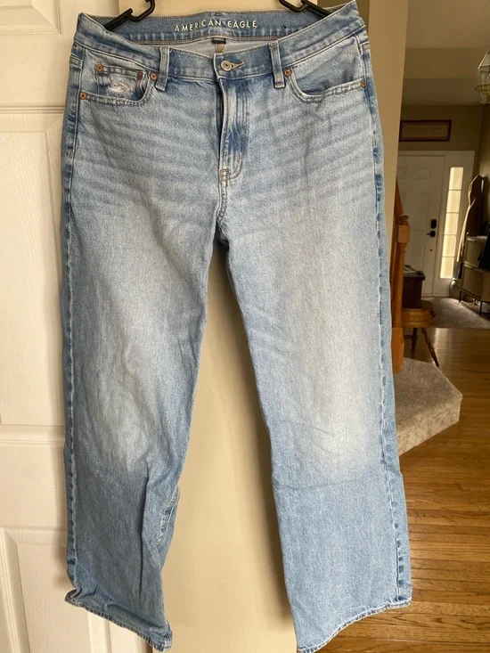 American Eagle Outfitters Light Blue Relaxed Jeans - Picture 2 of 4